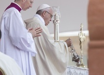 Tornielli: zachwycić się liturgią na nowo