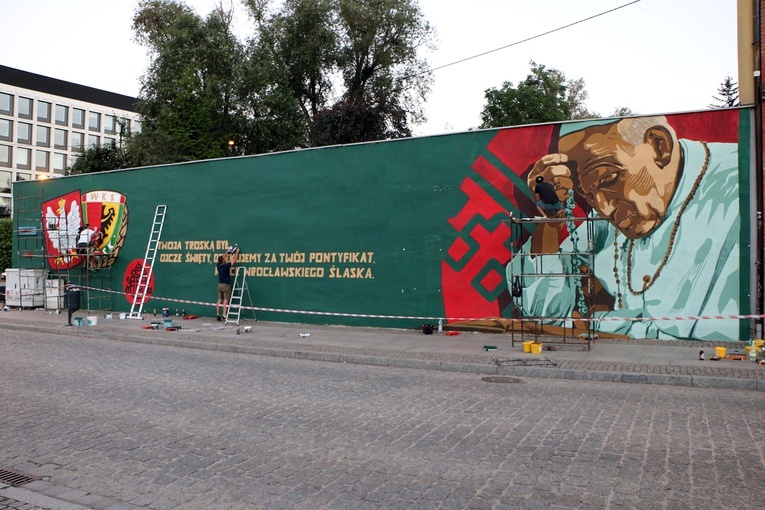 Wielki mural z Janem Pawłem II na Ostrowie Tumskim