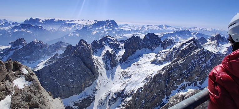 6 osób zginęło, 9 rannych w wyniku oderwania się fragmentu skalnego w Dolomitach