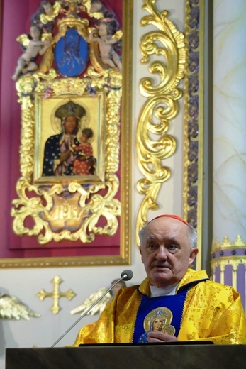 Kard. Kazimierz Nycz przewodniczył Mszy św. z wprowadzeniem relikwii bł. Prymasa Tysiąclecia i kapelana Solidarności.