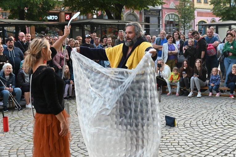 Płonąca żyrafa i „Trzy Oblicza Salvadora Dali” drugiego dnia Festiwalu Teatru Otwartego