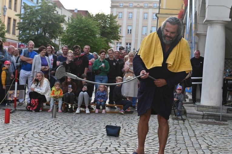 Płonąca żyrafa i „Trzy Oblicza Salvadora Dali” drugiego dnia Festiwalu Teatru Otwartego