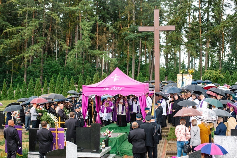 Pogrzeb ks. kan. Jana Troedera