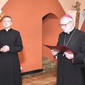 ▲	Bp Wiesław Szlachetka odczytał komunikat Nuncjatury Apostolskiej.