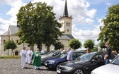 Zlot oldtimerów i święcenie pojazdów w Sławikowie