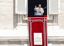 Papież wzywa dziennikarzy katolickich, by uczyli odróżniania prawdy od fałszu