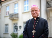 S. Lont o bp. Stefanku: Wybitny kapłan i biskup, przyjaciel rodzin i Polonii