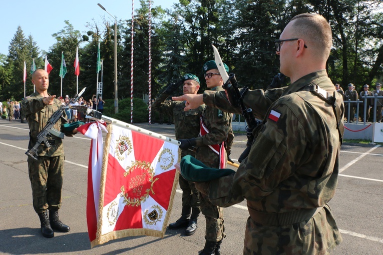 Księża wstąpili do wojska. Na razie tylko na chwilę