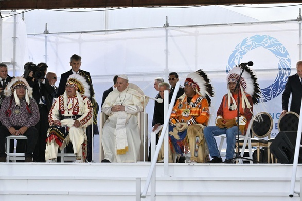Papież wśród rdzennych mieszkańcow Kanady