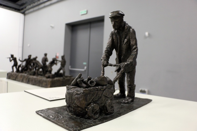 Holocaust ukazany w rzeźbach. Wernisaż wystawy o okrucieństwie w Treblince