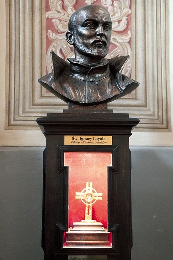 Relikwie św. Ignacego w jezuickiej bazylice. 
