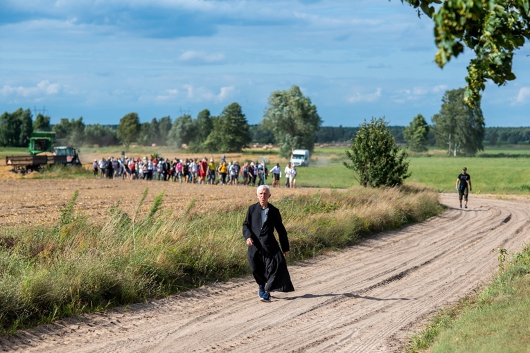 Ks. Władysław Pałys na pątniczym szlaku - Karczówka 2021 r.