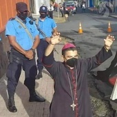 Nikaragua: Władze odmawiają uwięzionemu biskupowi sprawowania Mszy św.