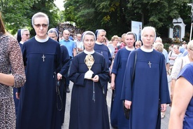 Siostry przyjechały na Dróżki z relikwiami bł. Edmunda Bojanowskiego.