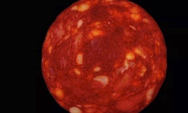 Naukowiec opublikował zdjęcie "odległej gwiazdy" - okazało się, że to plasterek kiełbasy