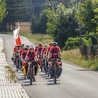 Kąpiele błotne, awarie i latająca odzież. NINIWA Team mknie na północ - pierwszy tysiąc kilometrów i trzy kraje już za nimi