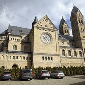 	Monumentalna świątynia w Bytomiu na Rozbarku. Architekt Max Giemsa wzorował się na katedrze w Limburgu w Niemczech.