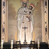 ▲	Obraz Królowej Pokoju koronowany przez św. Jana Pawła II.  