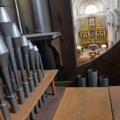 Prezbiterium kolegiaty widziane z wnętrza organów.
