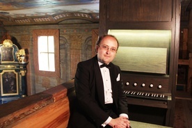 Na organach w kościele pw. św. Doroty zagra Emanuel Bączkowski.