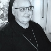 	Jadwiga wstąpiła do zakonu w 1985 roku.