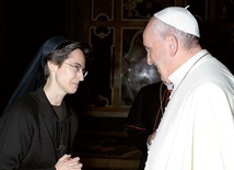 S. Raffaella Petrini jest sekretarzem generalnym Gubernatoratu Państwa Watykańskiego i należy do watykańskiej Dykasterii ds. Biskupów.