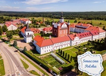Imponujących rozmiarów prawosławny klasztor w Supraślu.