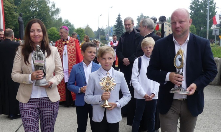 Golgota w Jerozolimie i Blok Śmierci w Oświęcimiu - groza i miłość