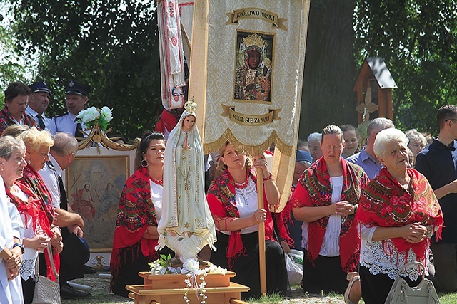 Uroczystości okrasiły barwne kurpiowskie stroje.