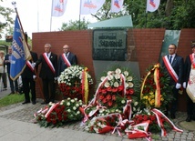 Wspomnienie, hołd i mobilizacja - solidarność Polaków trwa