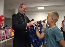 Gdańska Caritas rozdała szkolne wyprawki dla uczniów