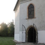 Odpust i wnętrze kościoła w Starej Kamienicy 