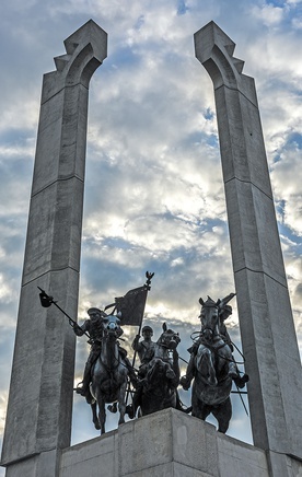 Pomnik Chwały Kawalerii i Artylerii Konnej w Wolicy Śniatyckiej.