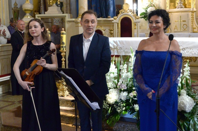 Wykonawcy koncertu (od lewej): Anna Prosiekova, Robert Grudzień i Alicja Węgorzewska.
