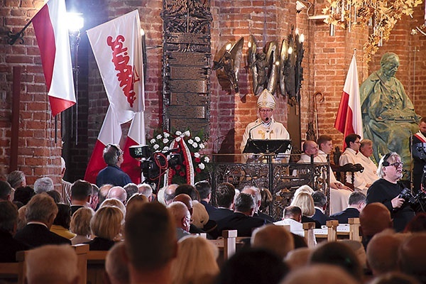 Mszy św. w bazylice  św. Brygidy przewodniczył metropolita gdański.