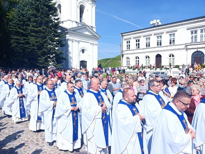 Na uroczystości do Chełma przybywają zarówno pielgrzymi świeccy jak i kapłani z całej archidiecezji.