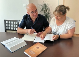 Z „Kręgu Biblijnego”  od lat korzystają Maria Frudzińska i Piotr Sarlej.