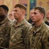 Amerykańscy żołnierze lubią się modlić w chorzelowskim sanktuarium.
