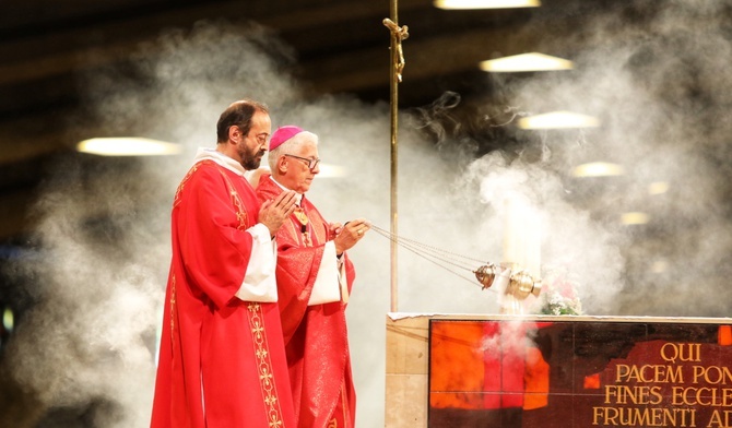 Abp Skworc w Lourdes: Nie sam krzyż, ale miłość Boga jest źródłem zbawienia