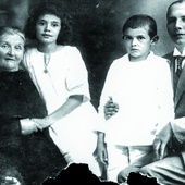 Mychajło Koczergan z dziećmi  i teściową w Użhorodzie, rok 1926.