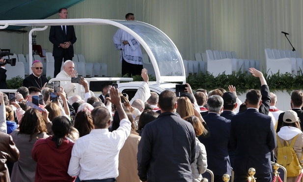 Papież w Kazachstanie mówi o Polaku: Bł. ksiądz Bukowiński zapłacił więzieniem za wierność Ewangelii