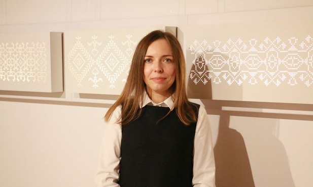 Monika Tryzpuz - autorka wystawy.
