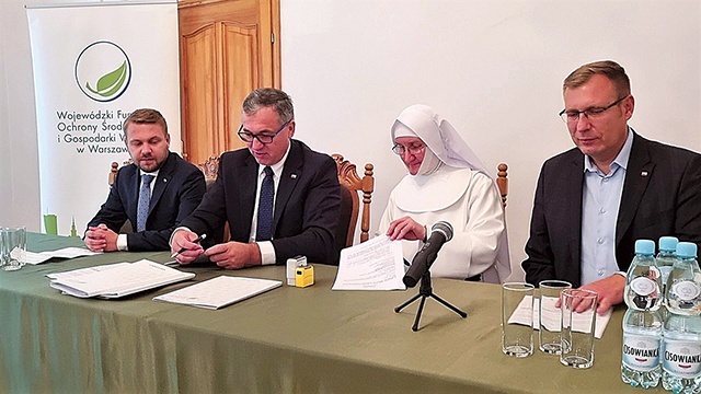 Podpisanie umowy odbyło się w klasztorze.