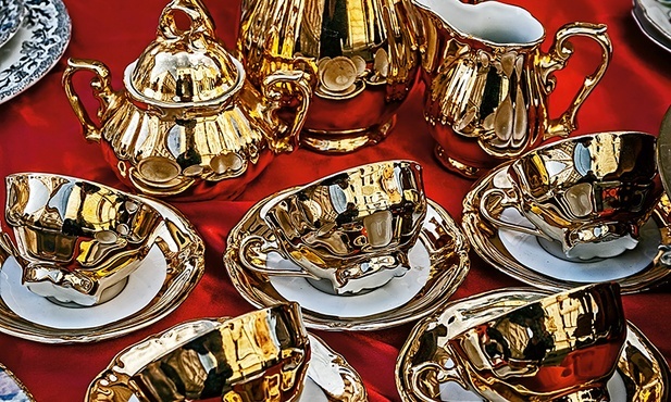 Pozłacane  naczynia gliniane