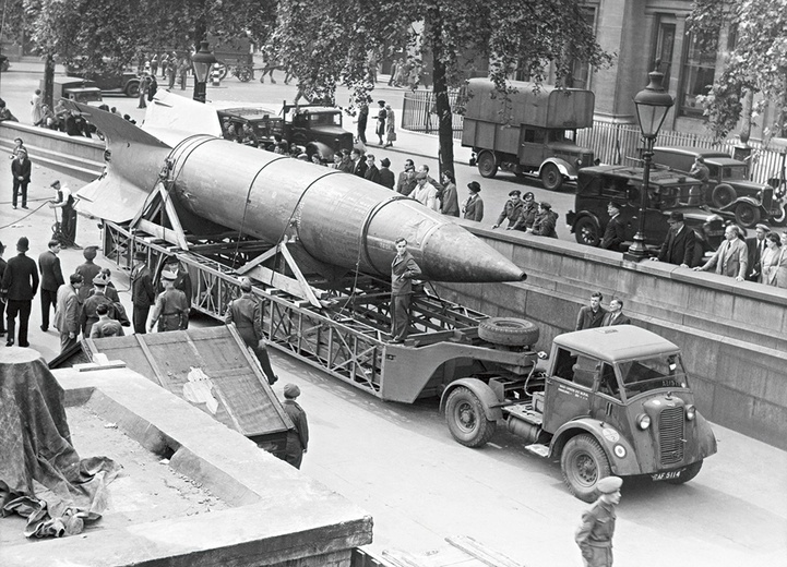 Rakieta V-2 prezentowana po wojnie w Londynie.