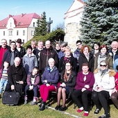 Członkowie wspólnoty w klasztorze benedyktynów w Biskupowie, gdzie wyjeżdżają w Wielkim Poście. 