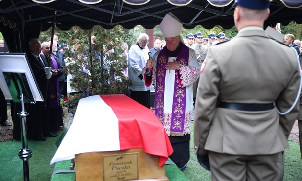 Franciszek Pieczka spoczął na cmentarzu w Aleksandrowie