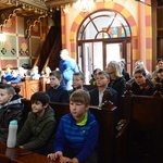 Uczniowie szkół katolickich z Tarnobrzega na pielgrzymkowym szlaku
