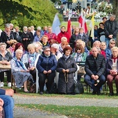 W słoneczną sobotę 8 października sanktuarium odwiedziło ok. 2 tysięcy wiernych.