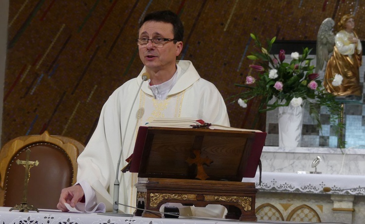 Ks. proboszcz Jerzy Ryłko przewodniczył Mszy św. sprawowanej w wigilię Dnia Dziecka Utraconego w Czechowicach-Dziedzicach.